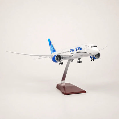 United Airlines Boeing 787 Dreamliner 1:130 Scale Model — view 3