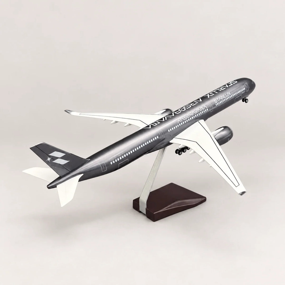 STARLUX Airlines Airbus A350-1000 Silver Livery 1:157 Scale Model — view 4