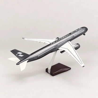 STARLUX Airlines Airbus A350-1000 Silver Livery 1:157 Scale Model — view 4