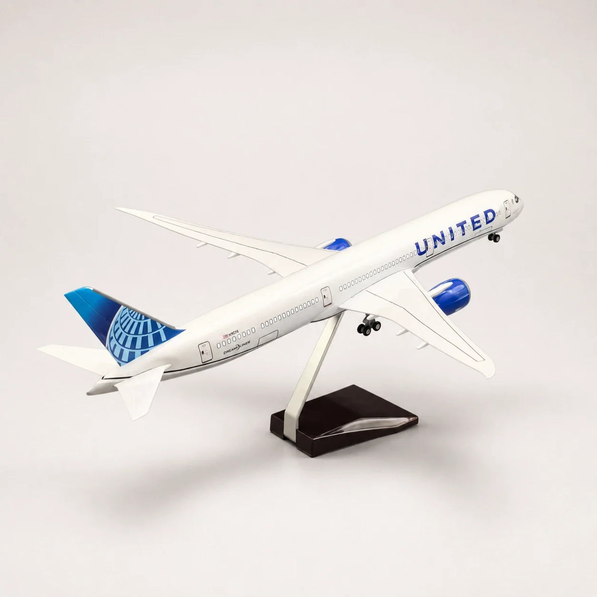 United Airlines Boeing 787-10 Dreamliner 1:145 Scale Model