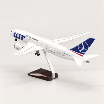 LOT Polish Airlines Boeing 787 1:130 Scale Model — view 6