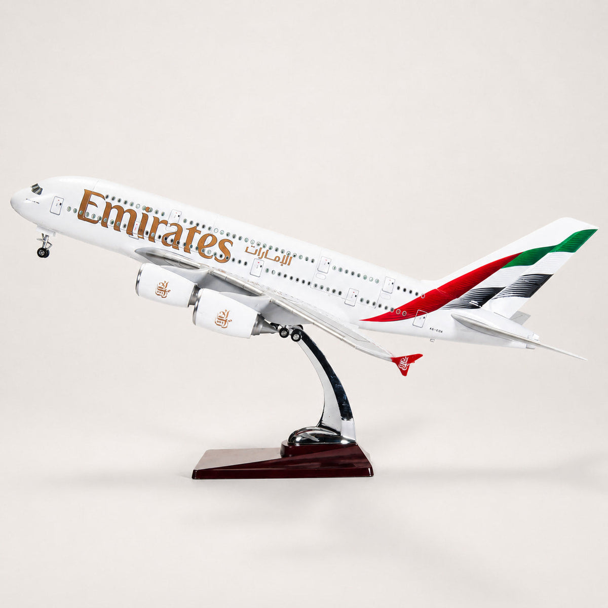 Emirates Airbus A380 1:160 Scale Model — view 4