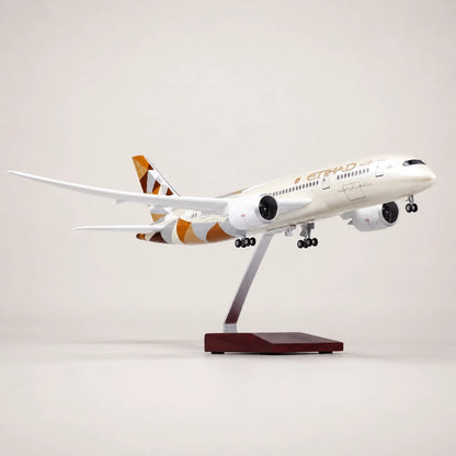 Etihad Airways Boeing 787 Dreamliner 1:130 Scale Model — view 2