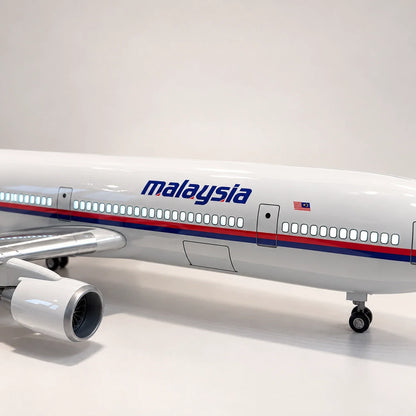 Malaysia Airlines McDonnell Douglas MD-11 1:130 Scale Model — view 13