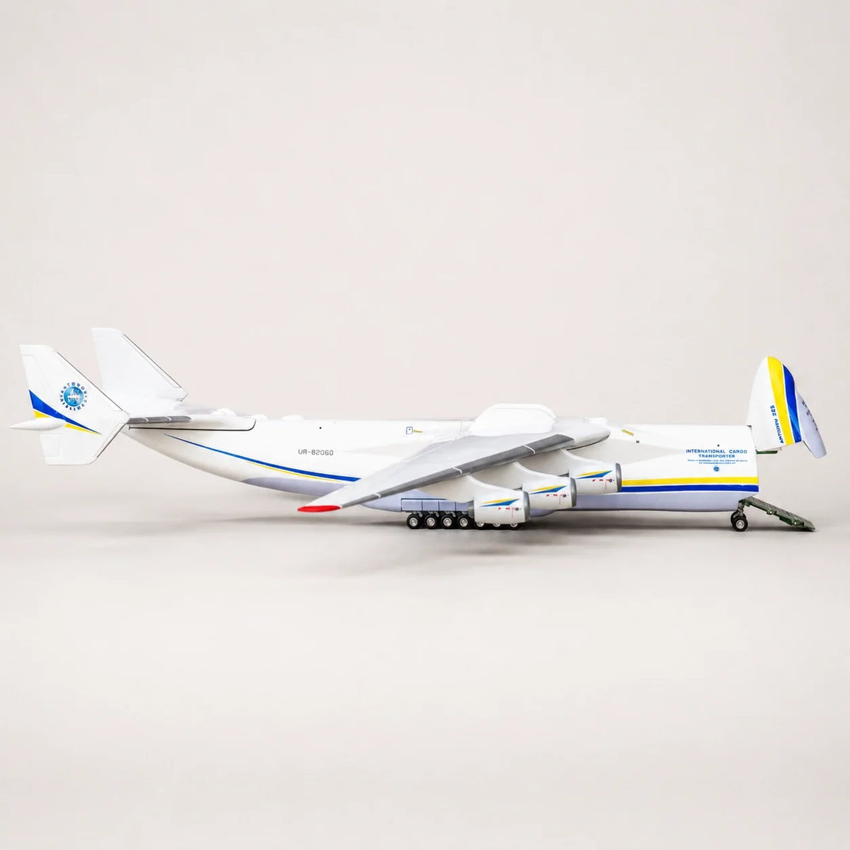 Antonov An-225 Mriya 1:200 Scale Model — view 10
