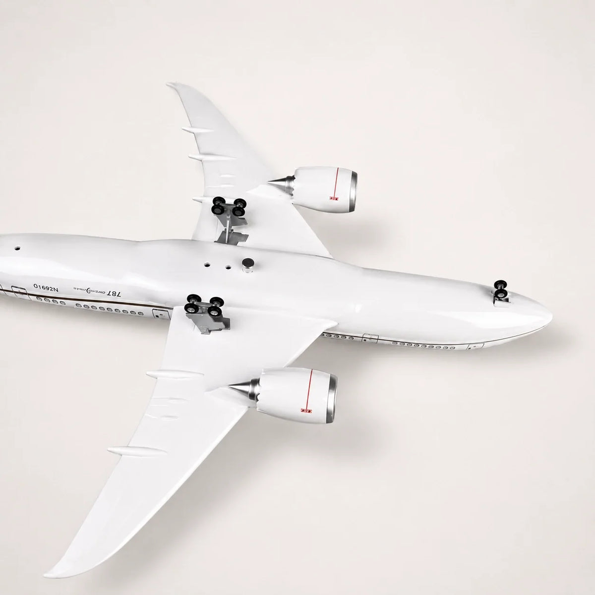 United Airlines Boeing 787 Dreamliner Classic Livery 1:130 Scale Model — view 10