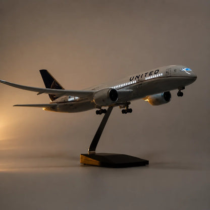 United Airlines Boeing 787 Dreamliner Classic Livery 1:130 Scale Model — view 5