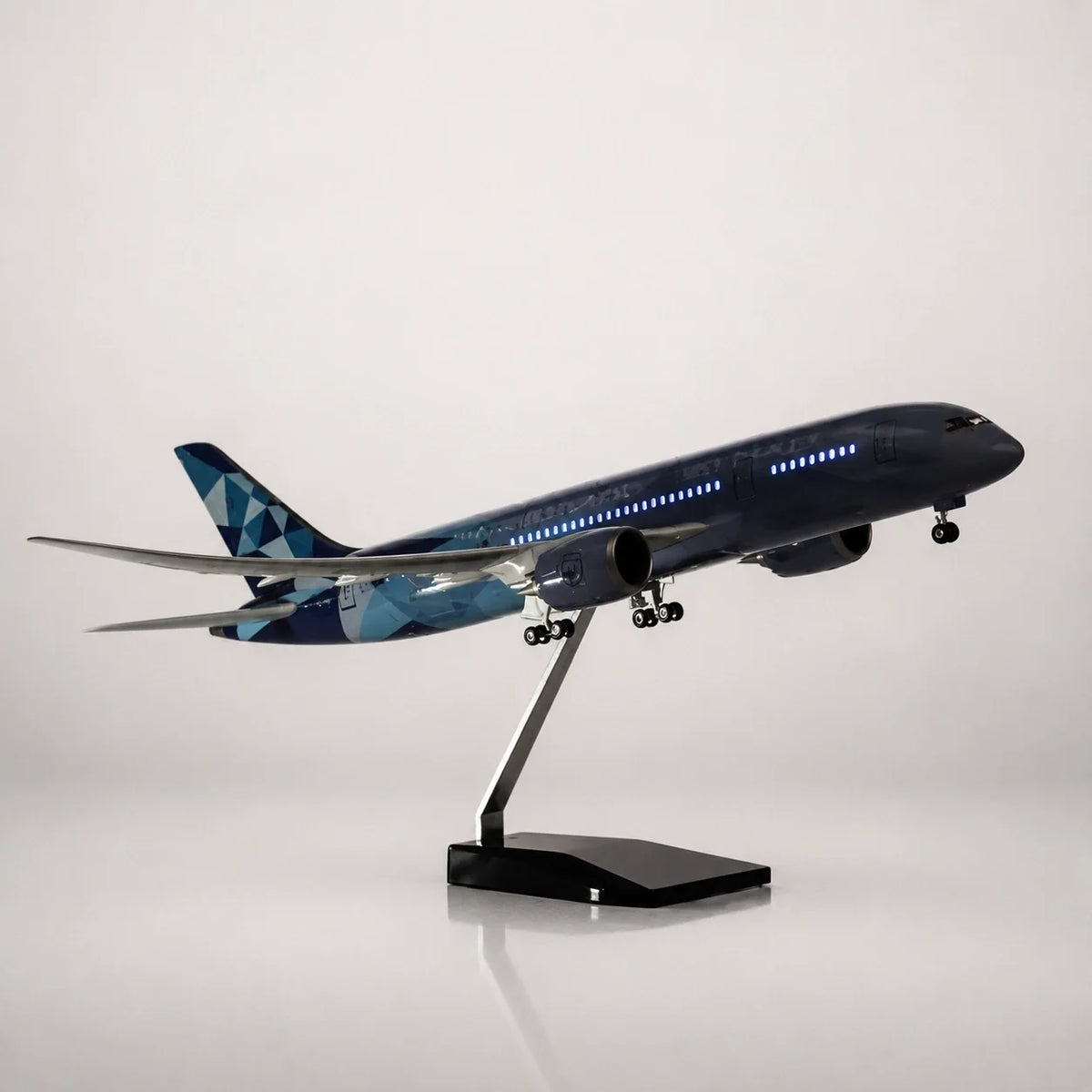 Etihad Airways Boeing 787 Manchester City Edition 1:130 Scale Model — view 4