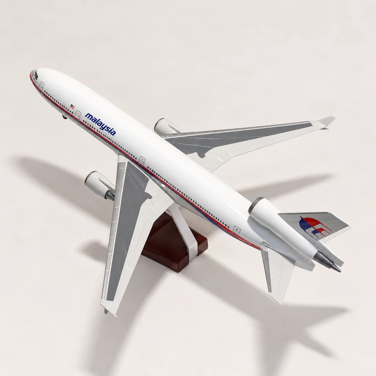Malaysia Airlines McDonnell Douglas MD-11 1:130 Scale Model — view 2
