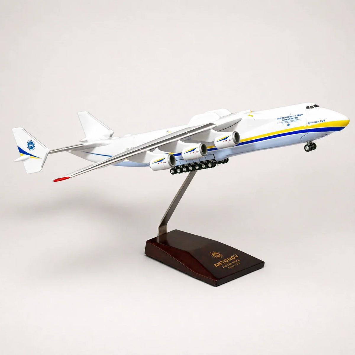 Antonov An-225 Mriya 1:200 Scale Model — view 5