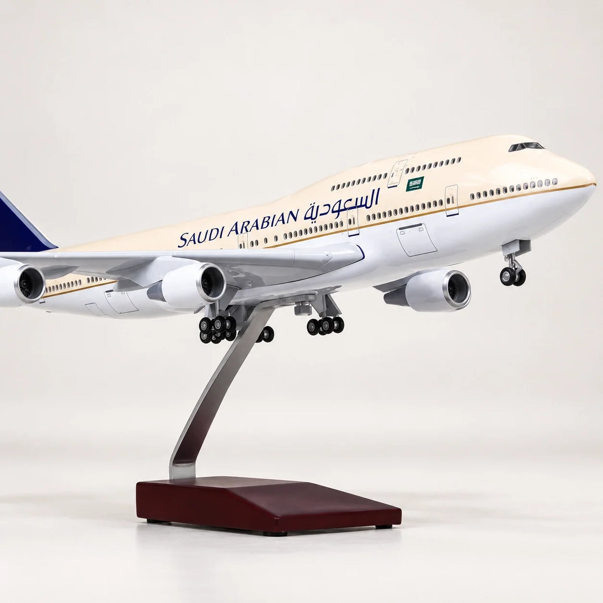 Saudia Boeing 747 1:150 Scale Model — view 6