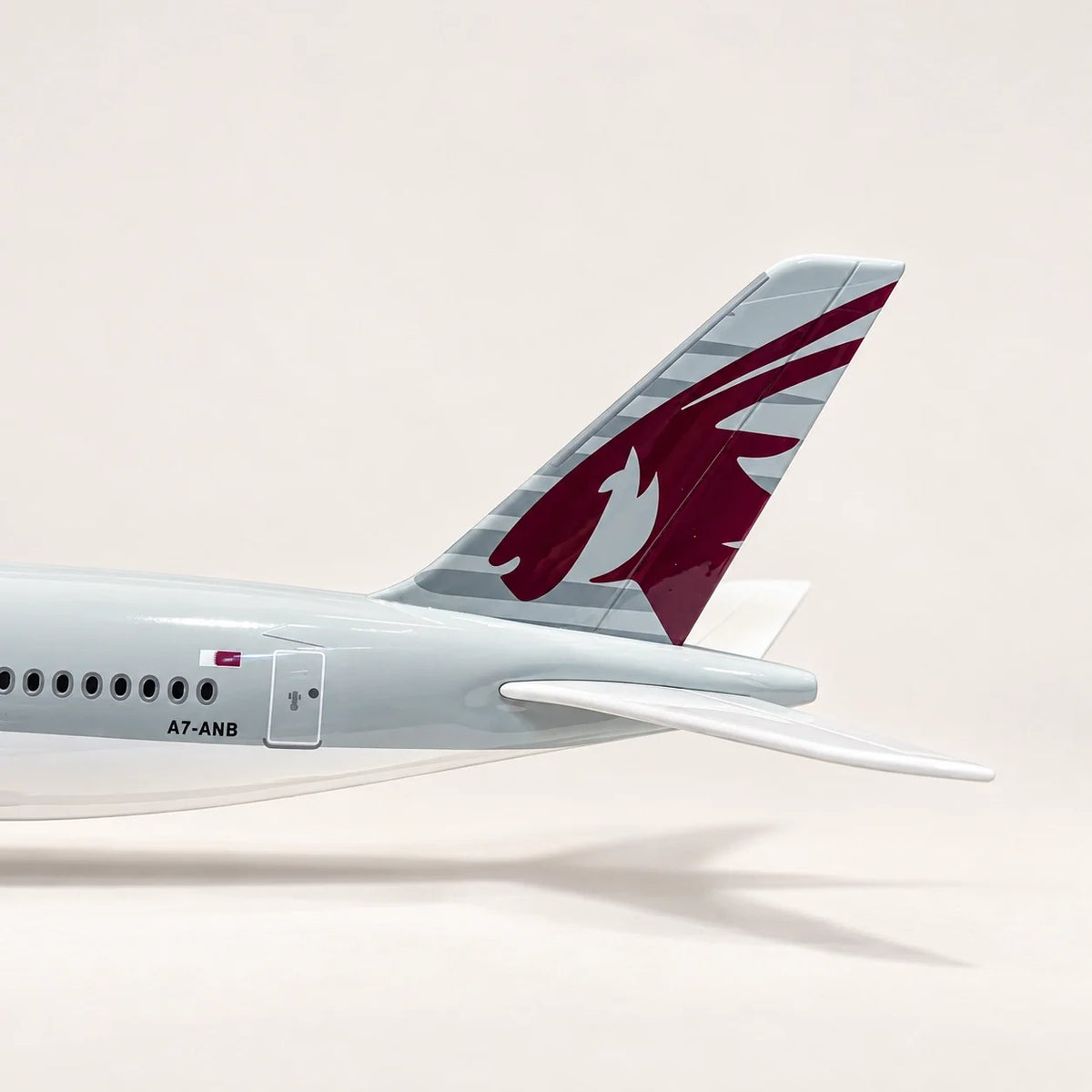Qatar Airways Airbus A350-1000 1:157 Scale Model — view 12