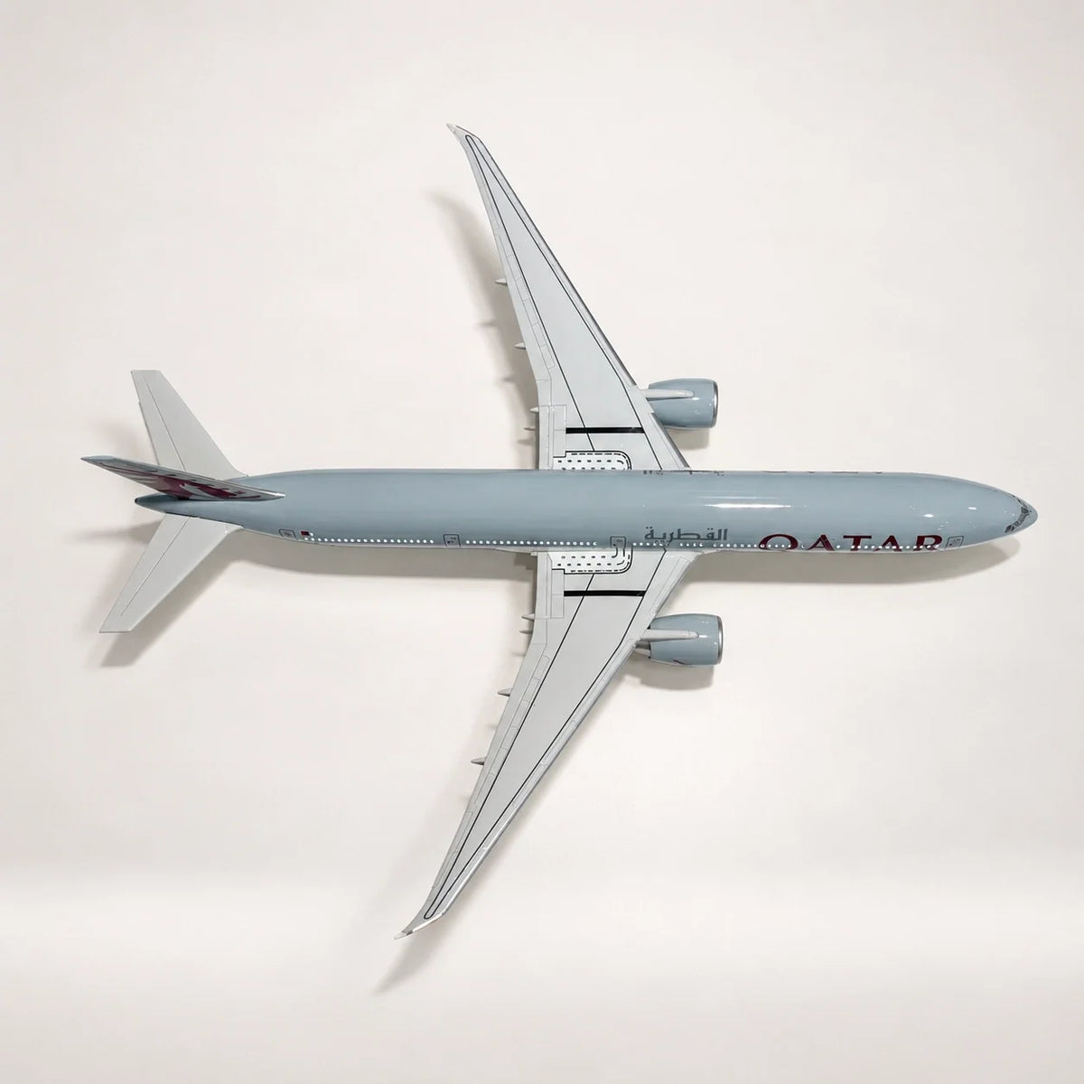 Qatar Airways Boeing 777-300ER 1:157 Scale Model — view 14