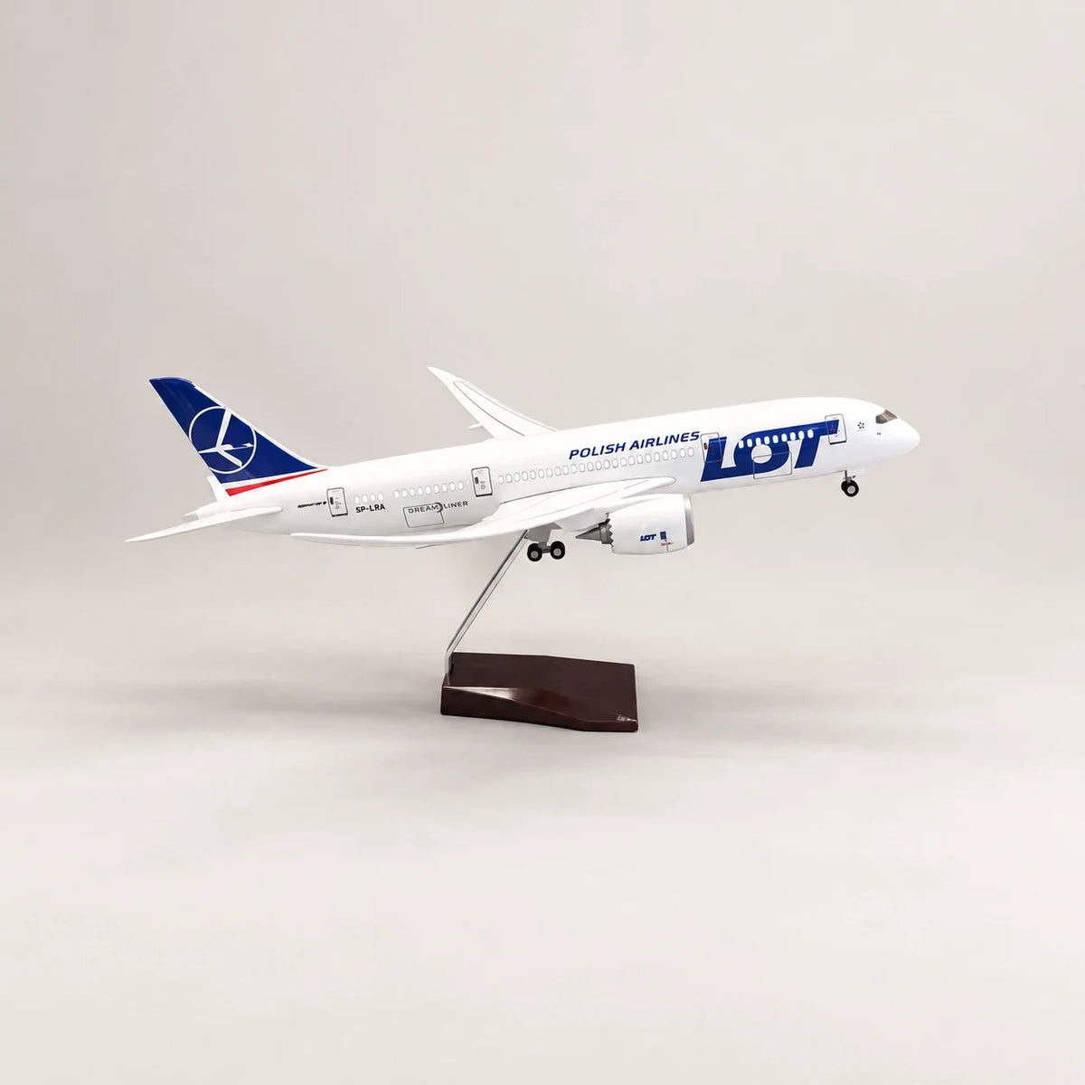 LOT Polish Airlines Boeing 787 1:130 Scale Model — view 2