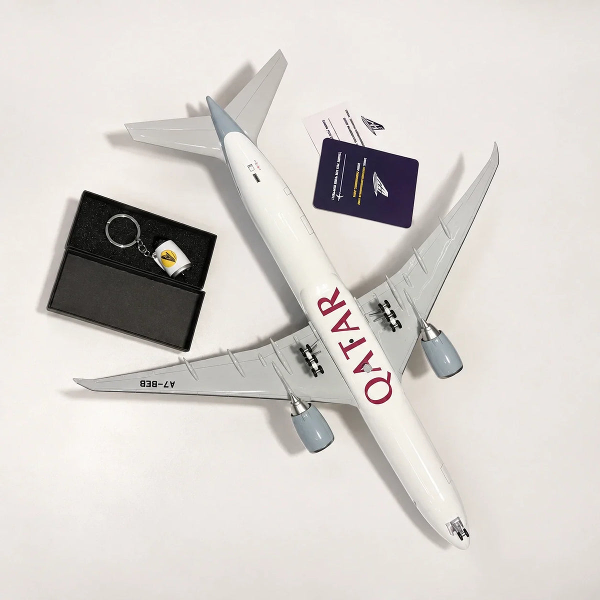 Qatar Airways Boeing 777-300ER 1:157 Scale Model — view 15