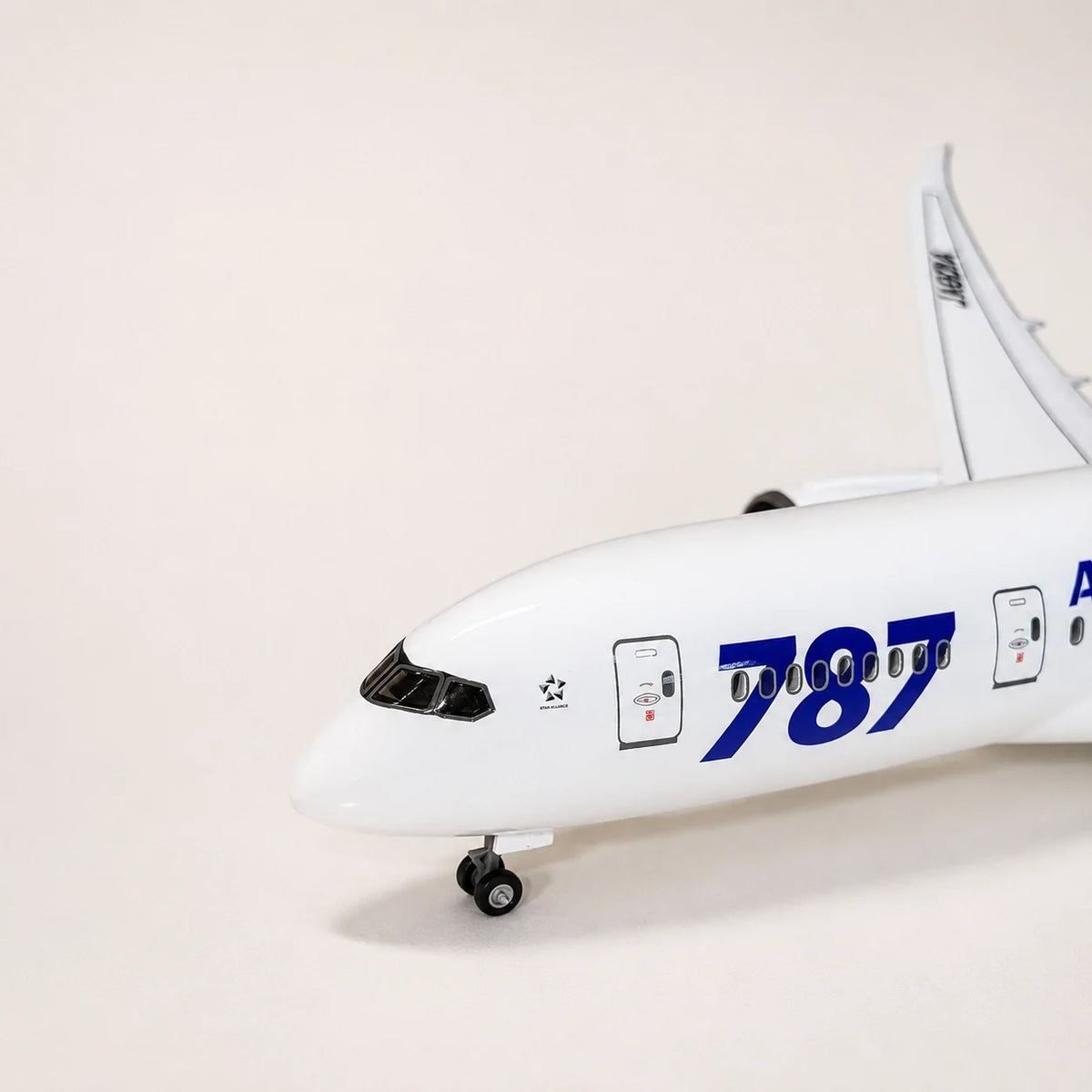 All Nippon Airways Boeing 787 1:130 Scale Model — view 11