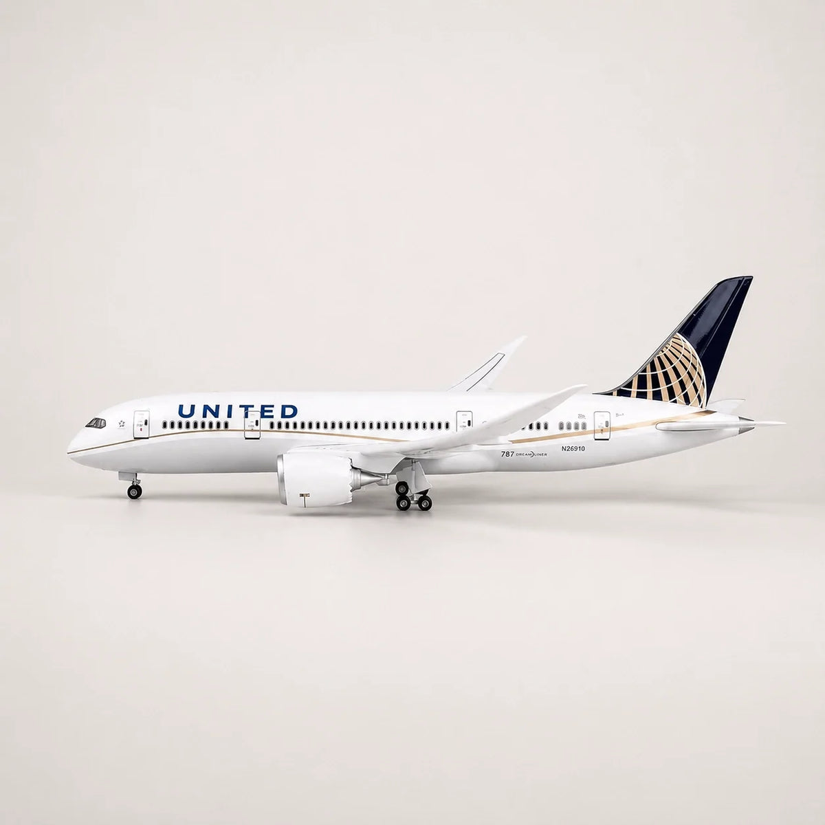 United Airlines Boeing 787 Dreamliner Classic Livery 1:130 Scale Model — view 6