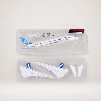 United Airlines Boeing 787 Dreamliner 1:130 Scale Model — view 9