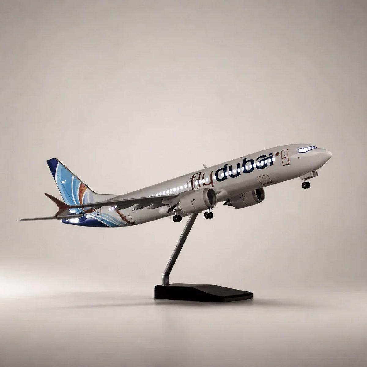 Flydubai Boeing 737 1:85 Scale Model — view 4