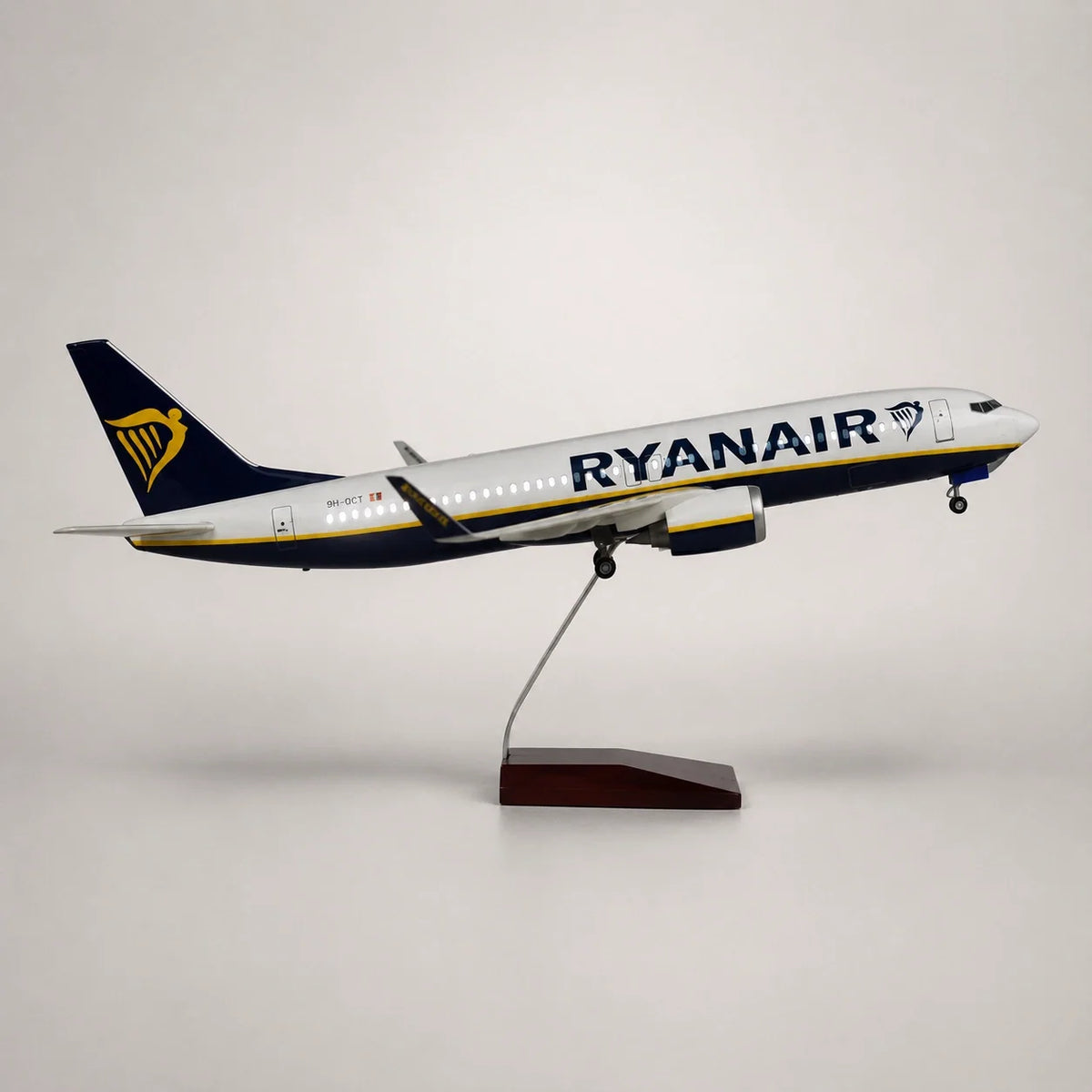 Ryanair Boeing 737 1:85 Scale Model