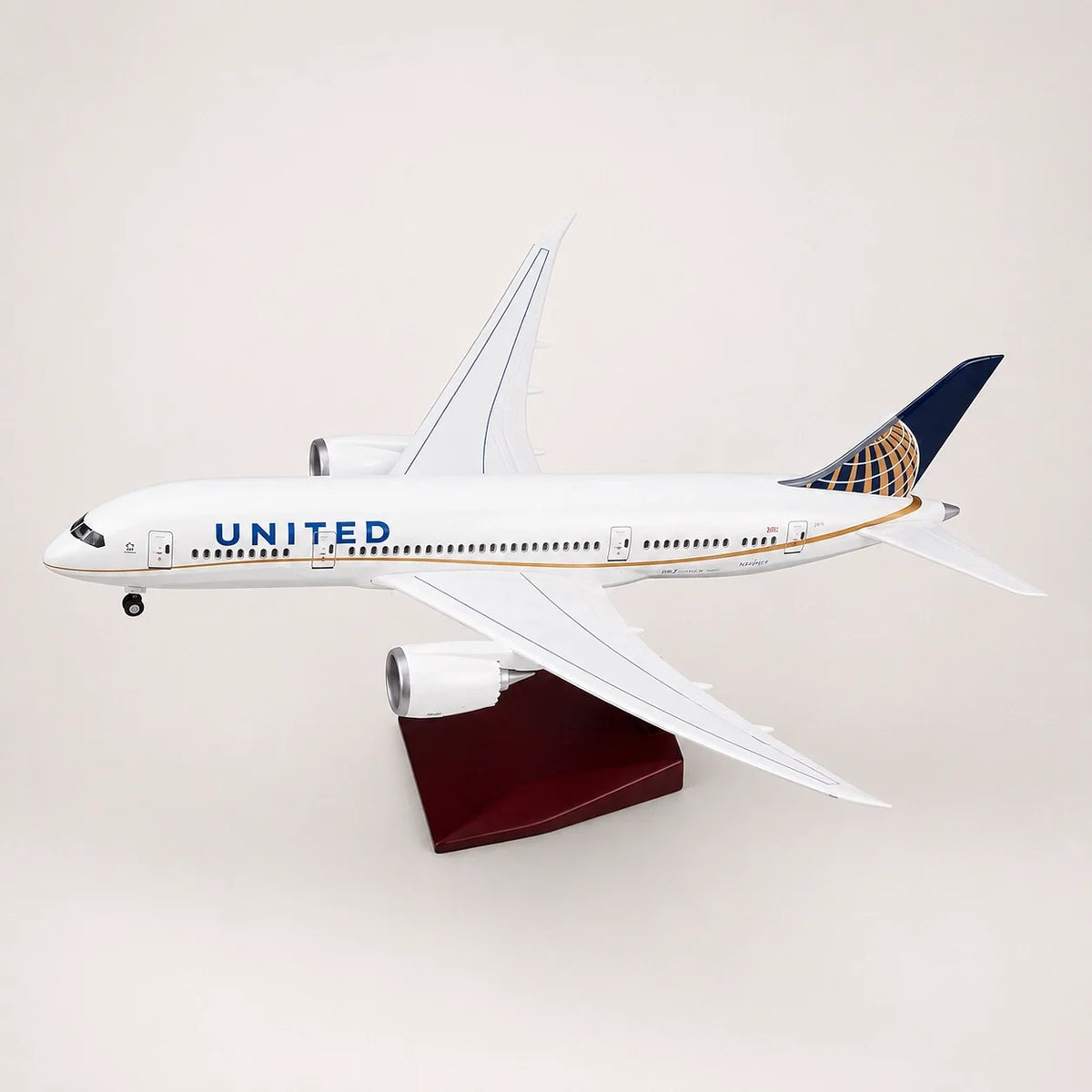 United Airlines Boeing 787 Dreamliner Classic Livery 1:130 Scale Model — view 3