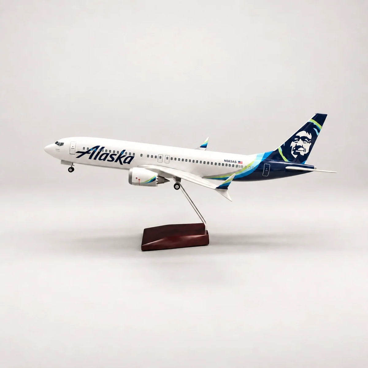 Alaska Airlines Boeing 737 1:85 Scale Model — view 2