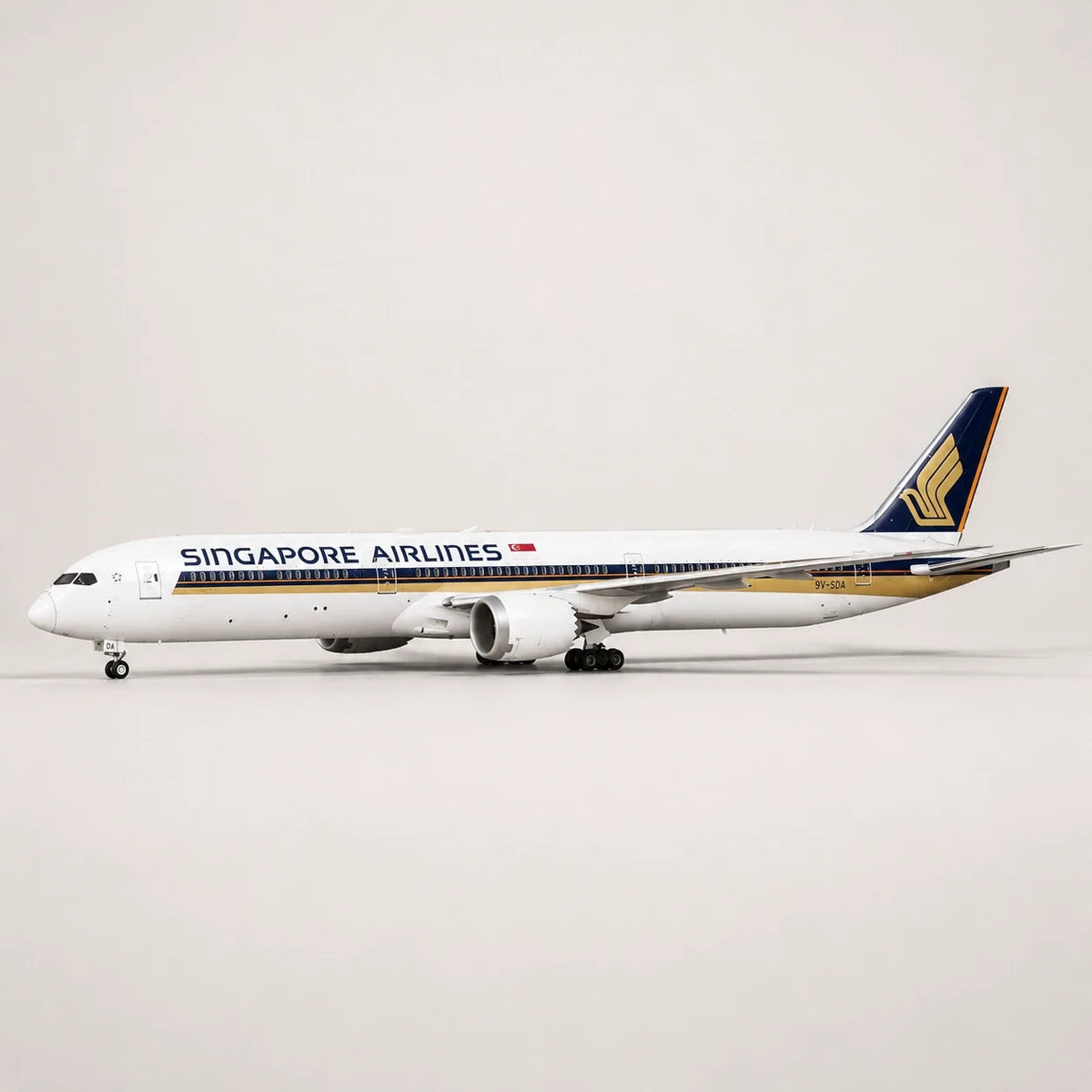 Singapore Airlines Boeing 787-10 1:145 Scale Model — view 7