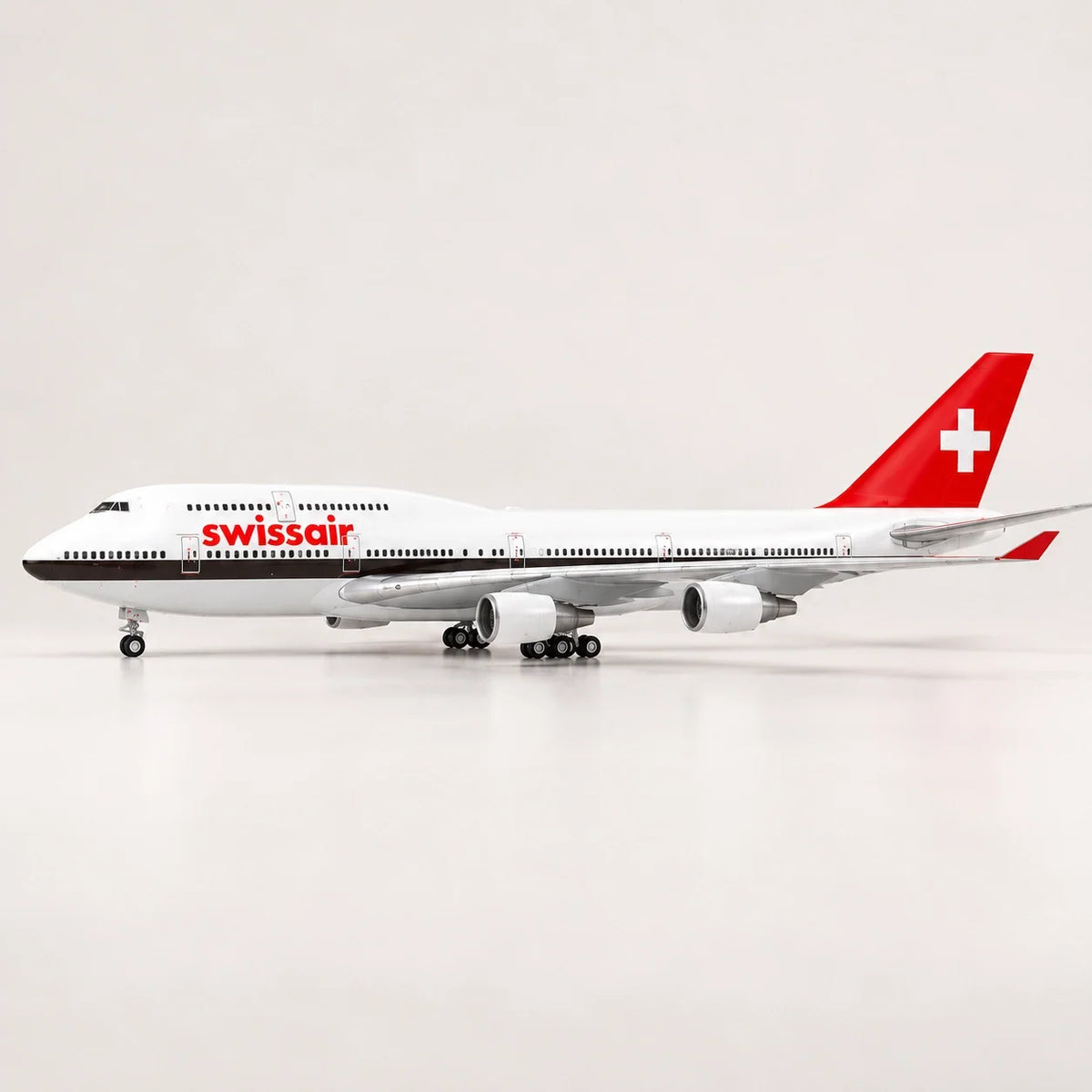 SWISS Boeing 747 1:150 Scale Model — view 6