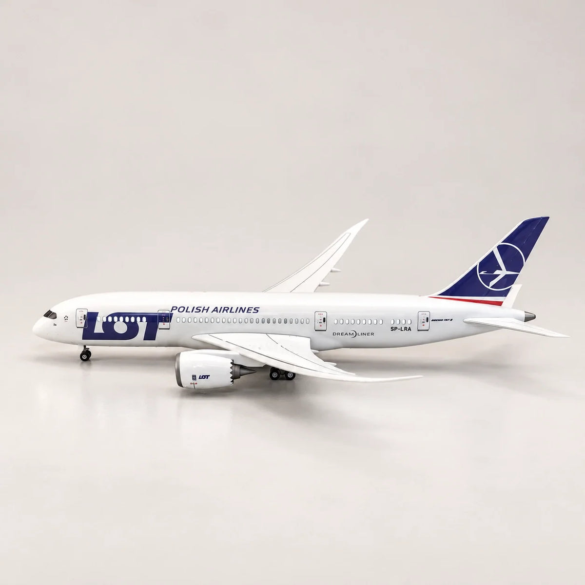 LOT Polish Airlines Boeing 787 1:130 Scale Model — view 7