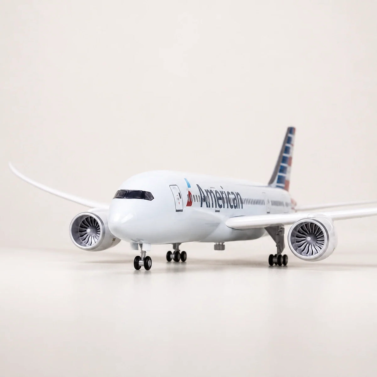 American Airlines Boeing 787 Dreamliner 1:130 Scale Model — view 7