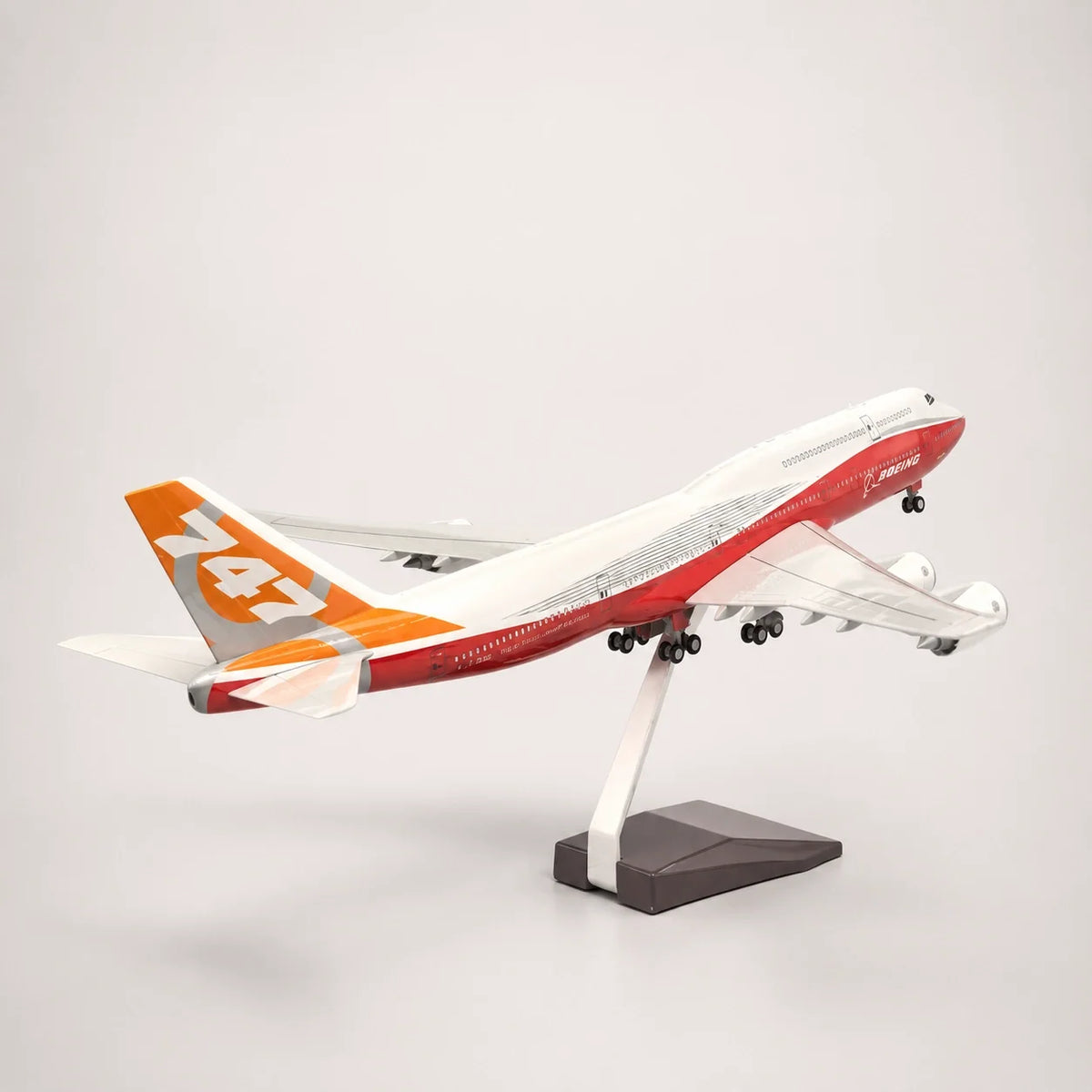 Boeing 747-8 Intercontinental Prototype 1:150 Scale Model — view 8