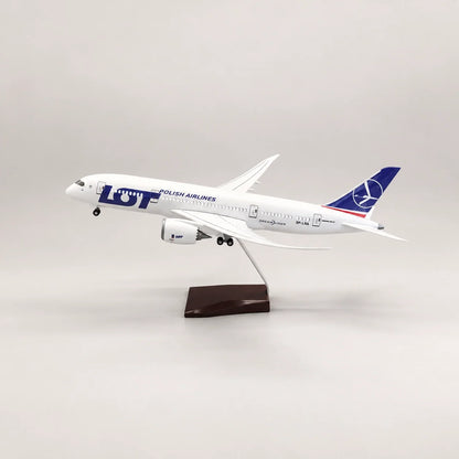 LOT Polish Airlines Boeing 787 1:130 Scale Model — view 3