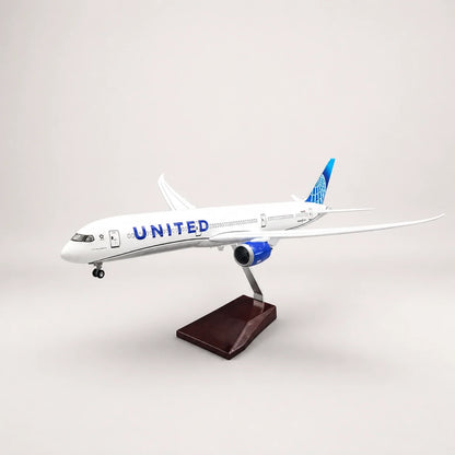 United Airlines Boeing 787-10 Dreamliner 1:145 Scale Model — view 4