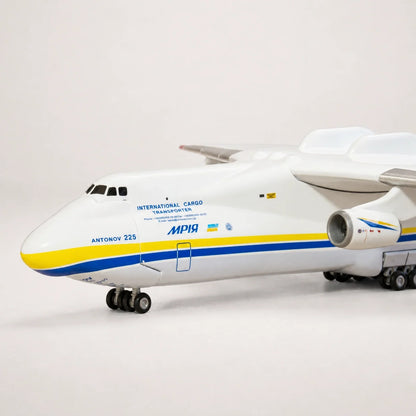 Antonov An-225 Mriya 1:200 Scale Model — view 15