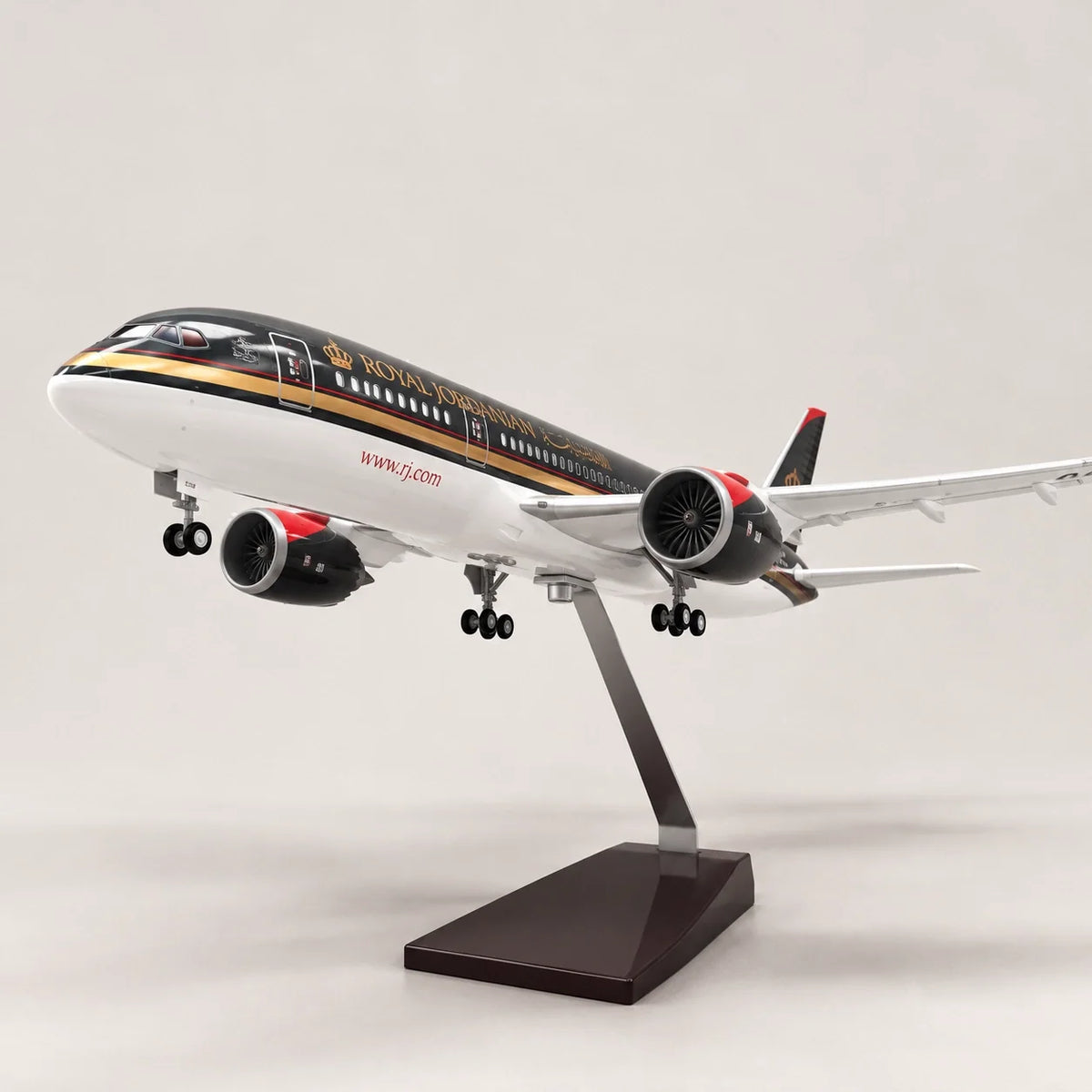 Royal Jordanian Boeing 787-8 1:130 Scale Model — view 5