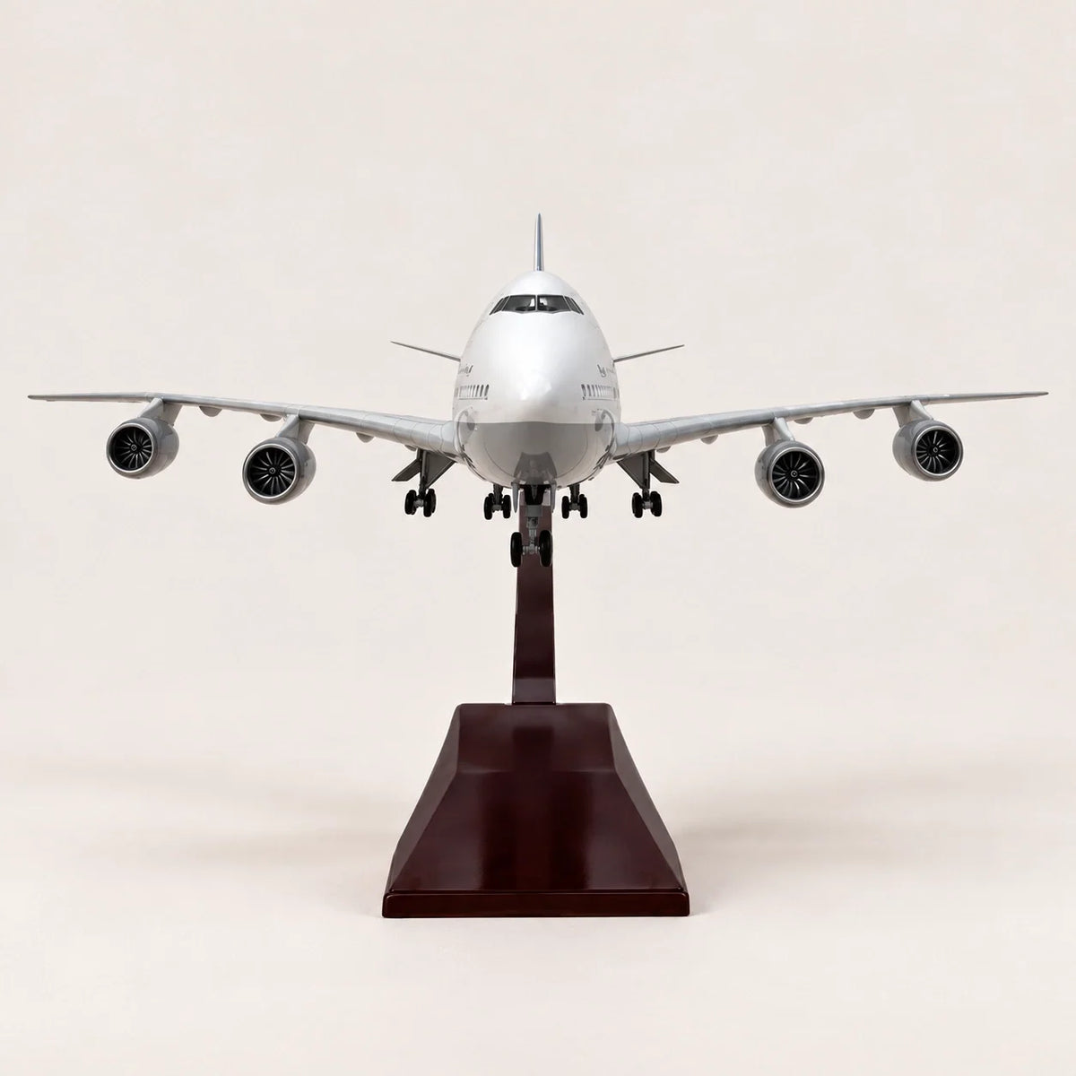 Pan American World Airways Boeing 747-400 1:150 Scale Model — view 8