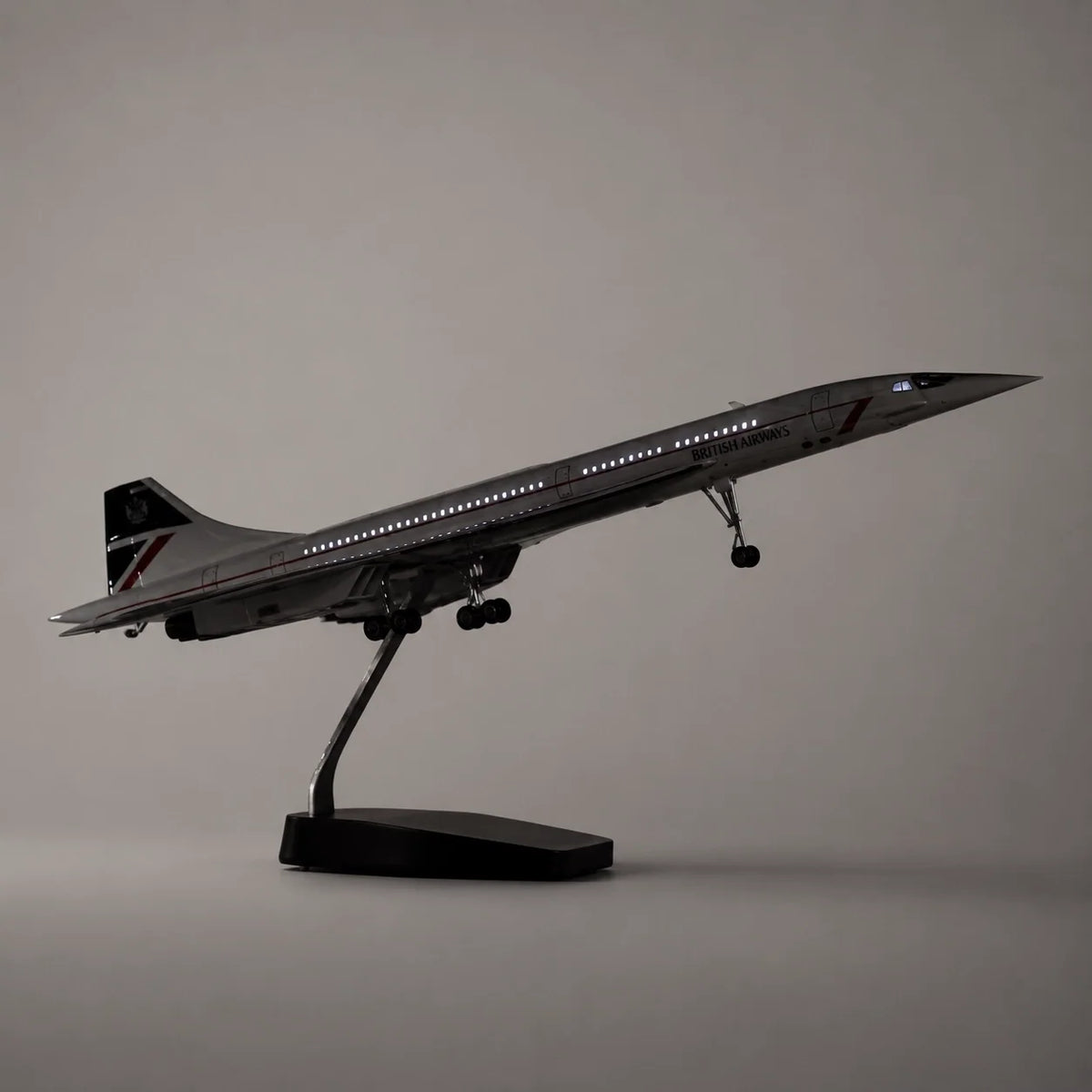 Singapore Airlines Concorde 1:125 Scale Model — view 5