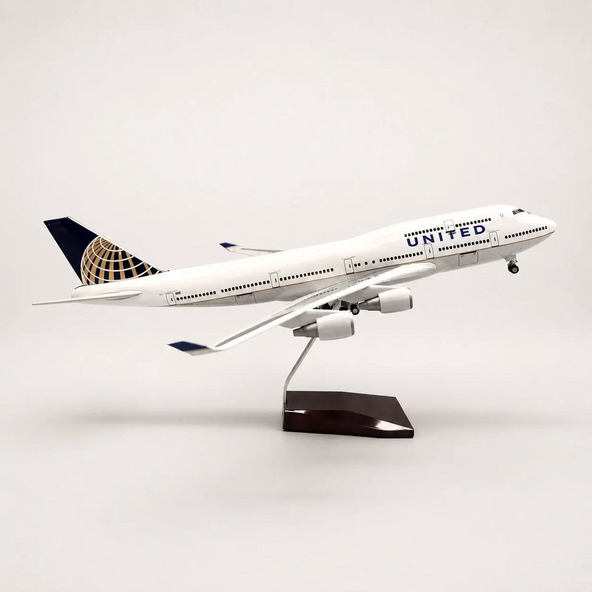 United Airlines Boeing 747 1:150 Scale Model — view 2