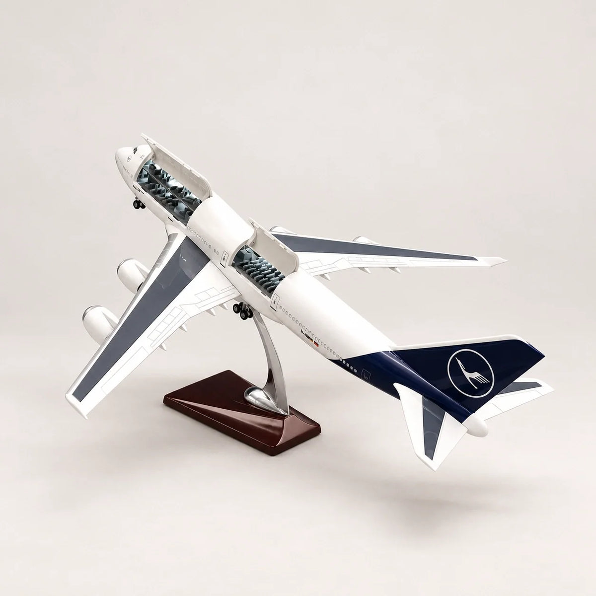 Lufthansa Boeing 747 New Livery 1:150 Scale Model — view 4