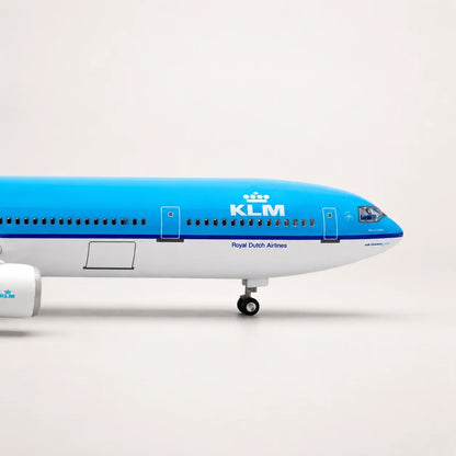 KLM Royal Dutch Airlines McDonnell Douglas MD-11 1:130 Scale Model — view 13