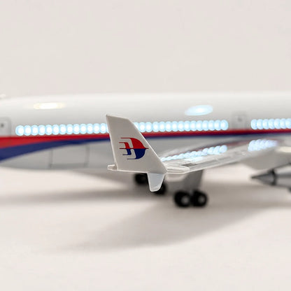 Malaysia Airlines McDonnell Douglas MD-11 1:130 Scale Model — view 12