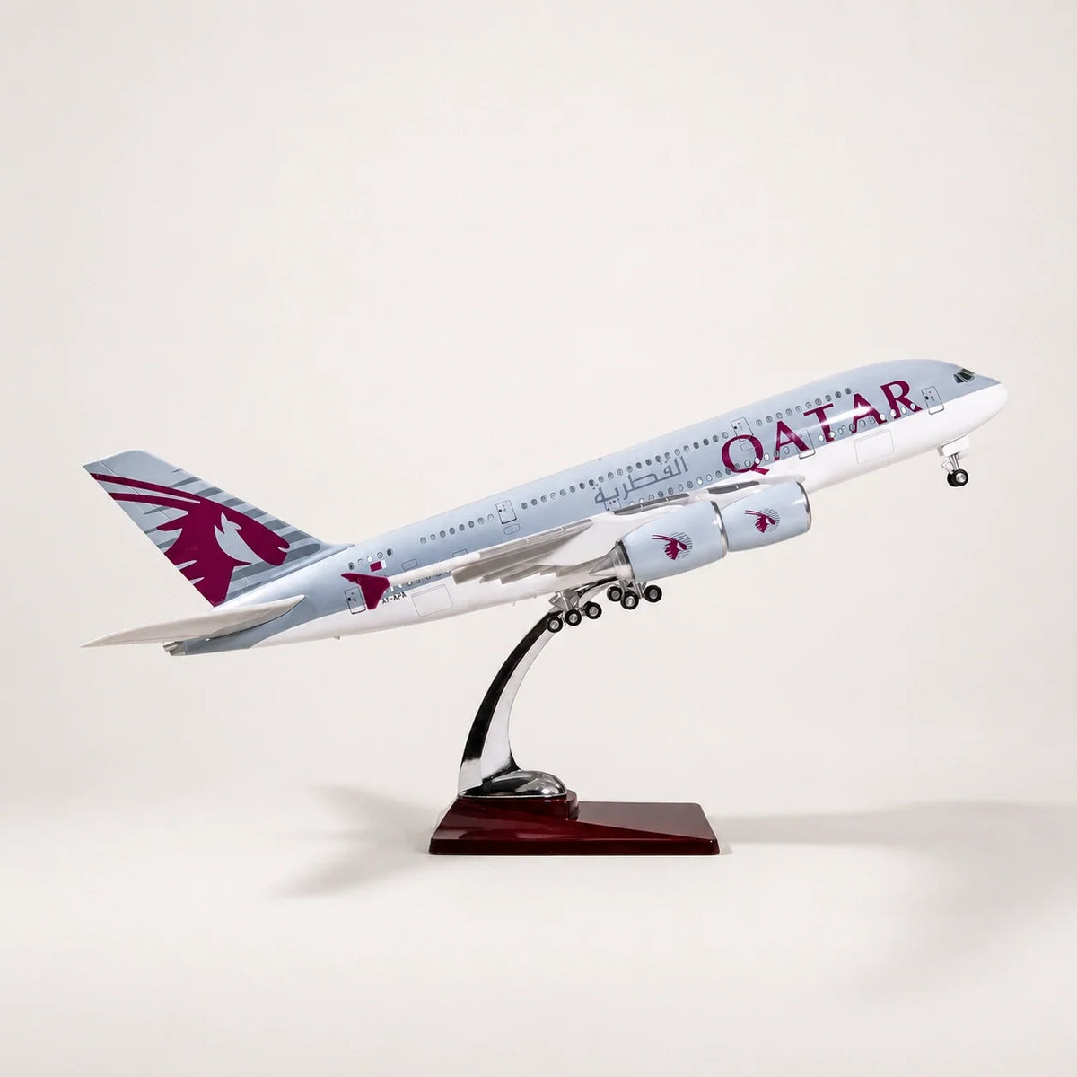 Qatar Airways Airbus A380 1:160 Scale Model — view 2