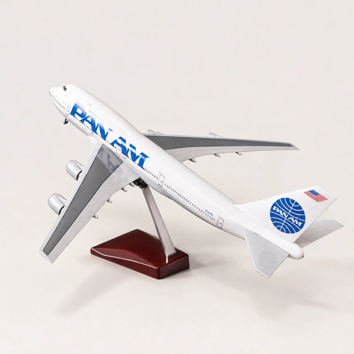 Pan American World Airways Boeing 747-400 1:150 Scale Model — view 3