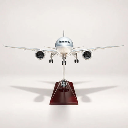 Qatar Airways Boeing 777-300ER 1:157 Scale Model — view 7