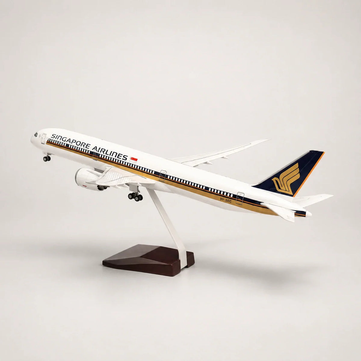 Singapore Airlines Boeing 787-10 1:145 Scale Model — view 3