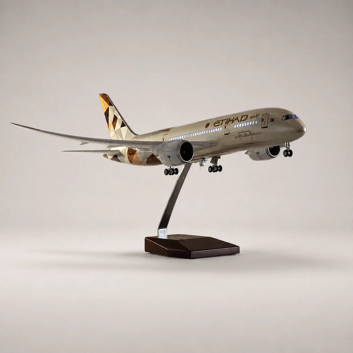 Etihad Airways Boeing 787 Dreamliner 1:130 Scale Model — view 4