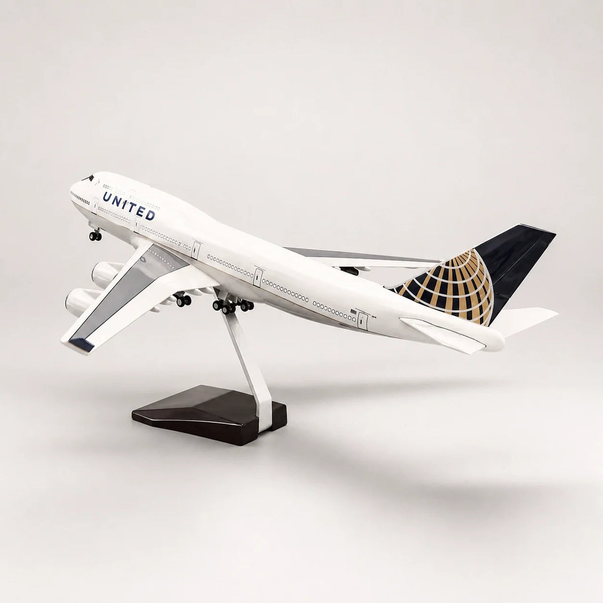 United Airlines Boeing 747 1:150 Scale Model — view 3