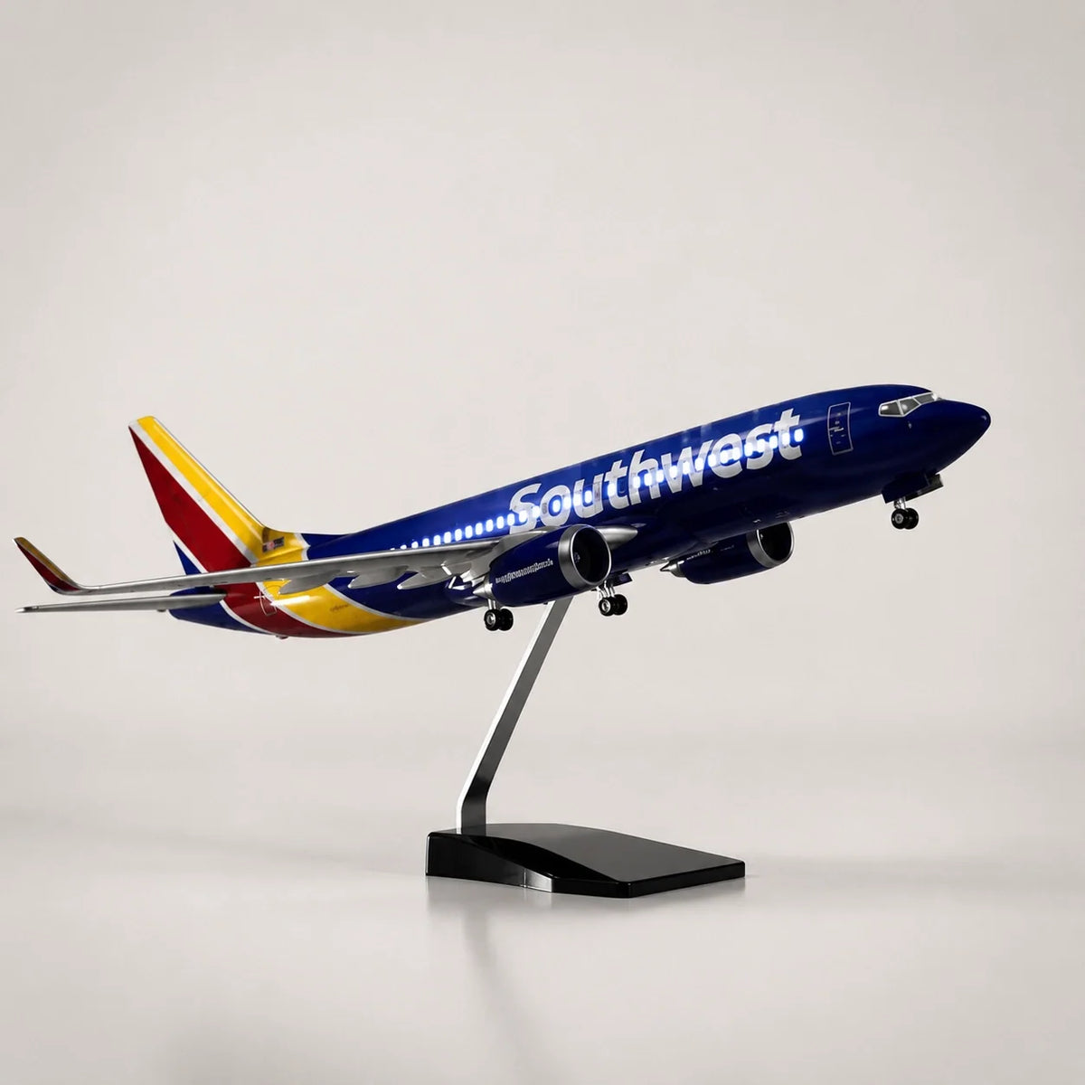 Southwest Airlines Boeing 737 1:85 Scale Model — view 3