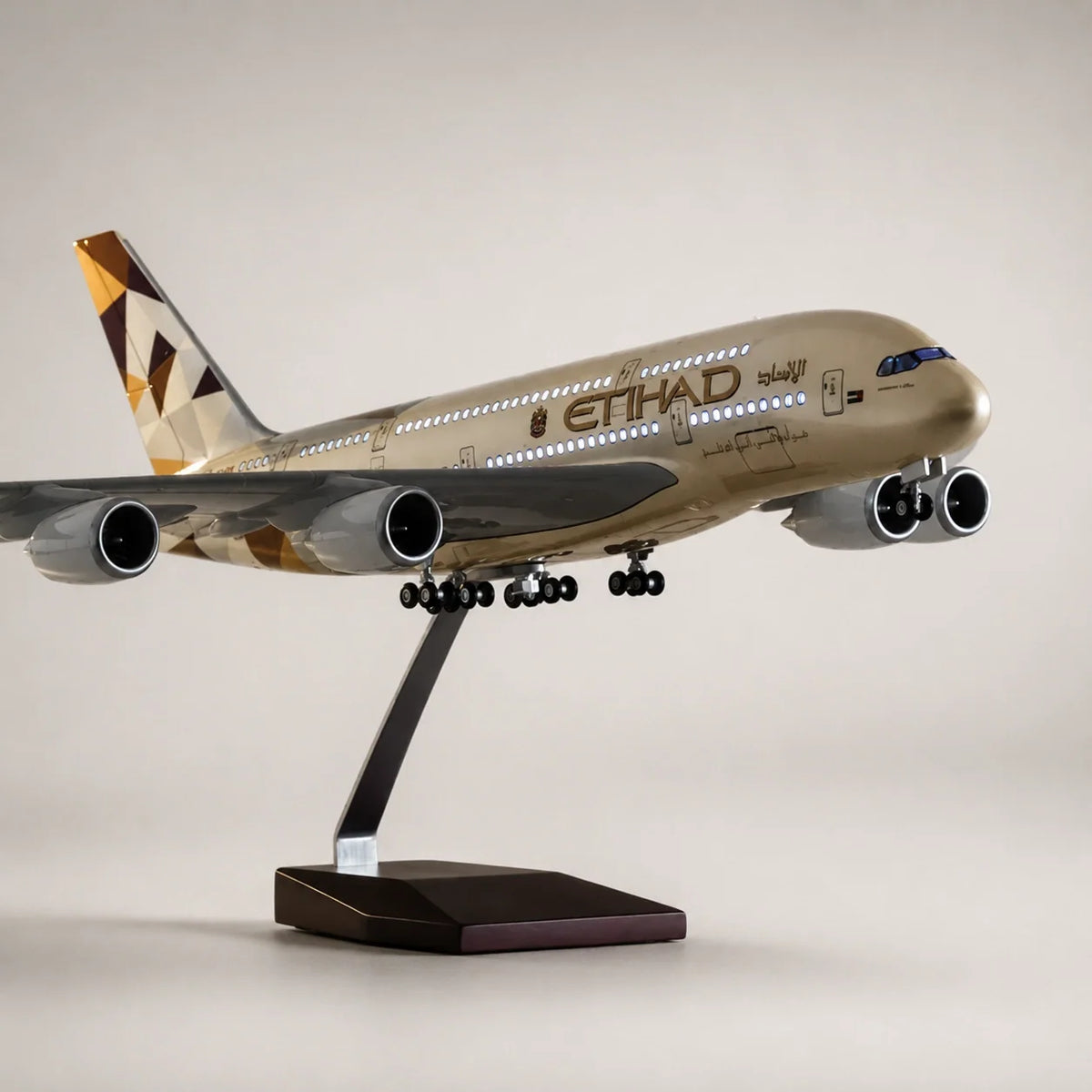 Etihad Airways Airbus A380 1:160 Scale Model — view 5